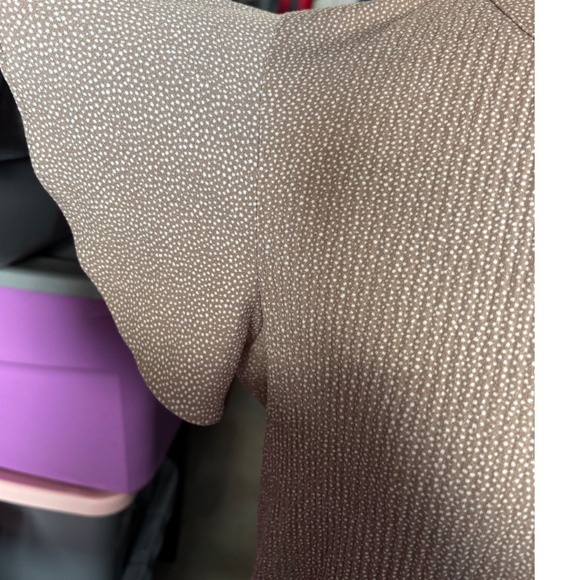 Adrianna Papell Flutter Sleeve Tie Neck Top Ditsy Dot Print Tan Medium - Picture 5 of 8